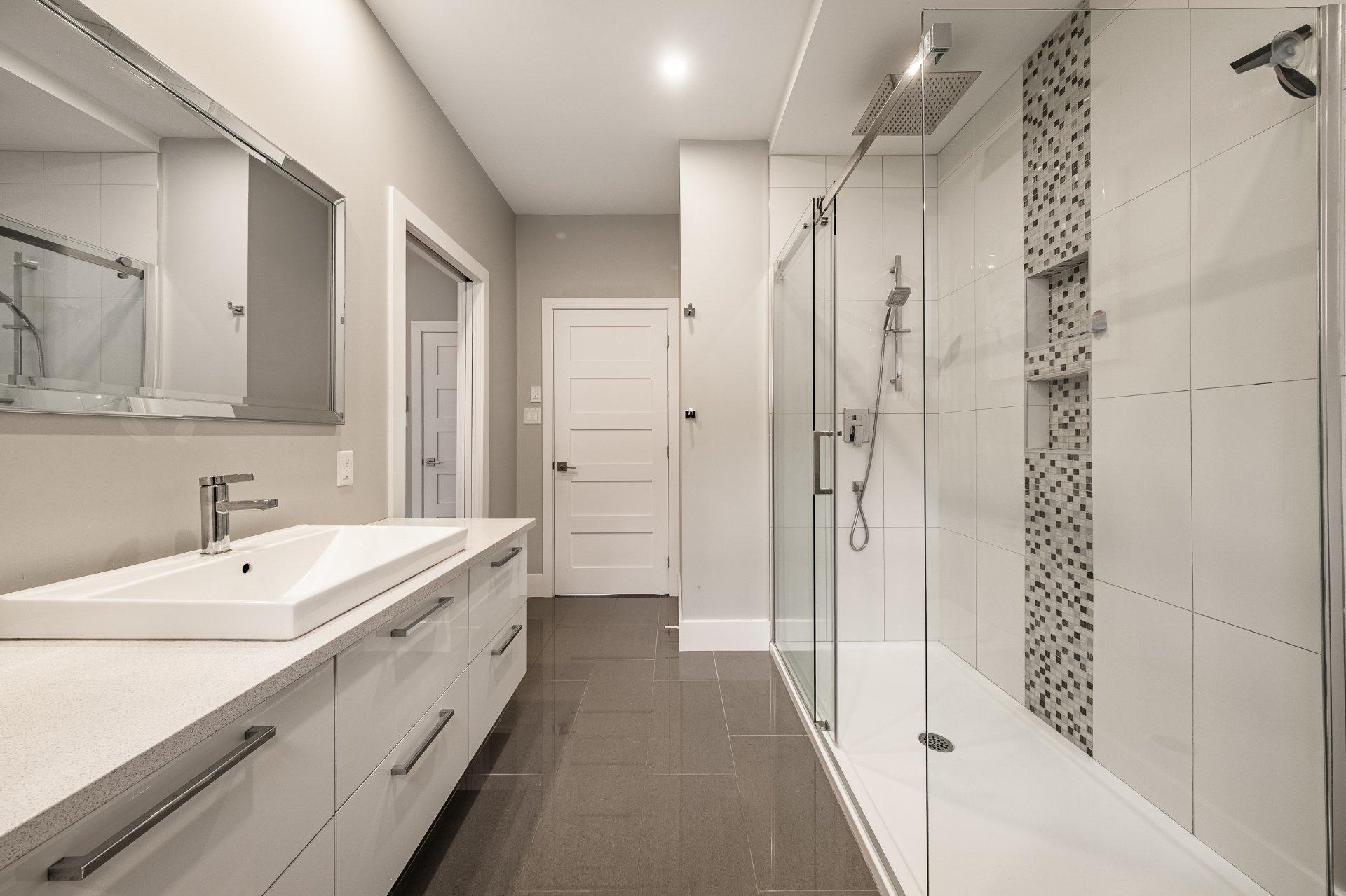 









110


Rue Scott

,
Ayer's Cliff,




QC
J0B1C0


