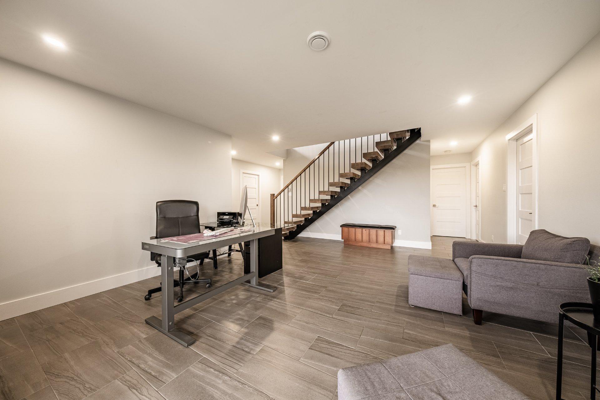 









110


Rue Scott

,
Ayer's Cliff,




QC
J0B1C0

