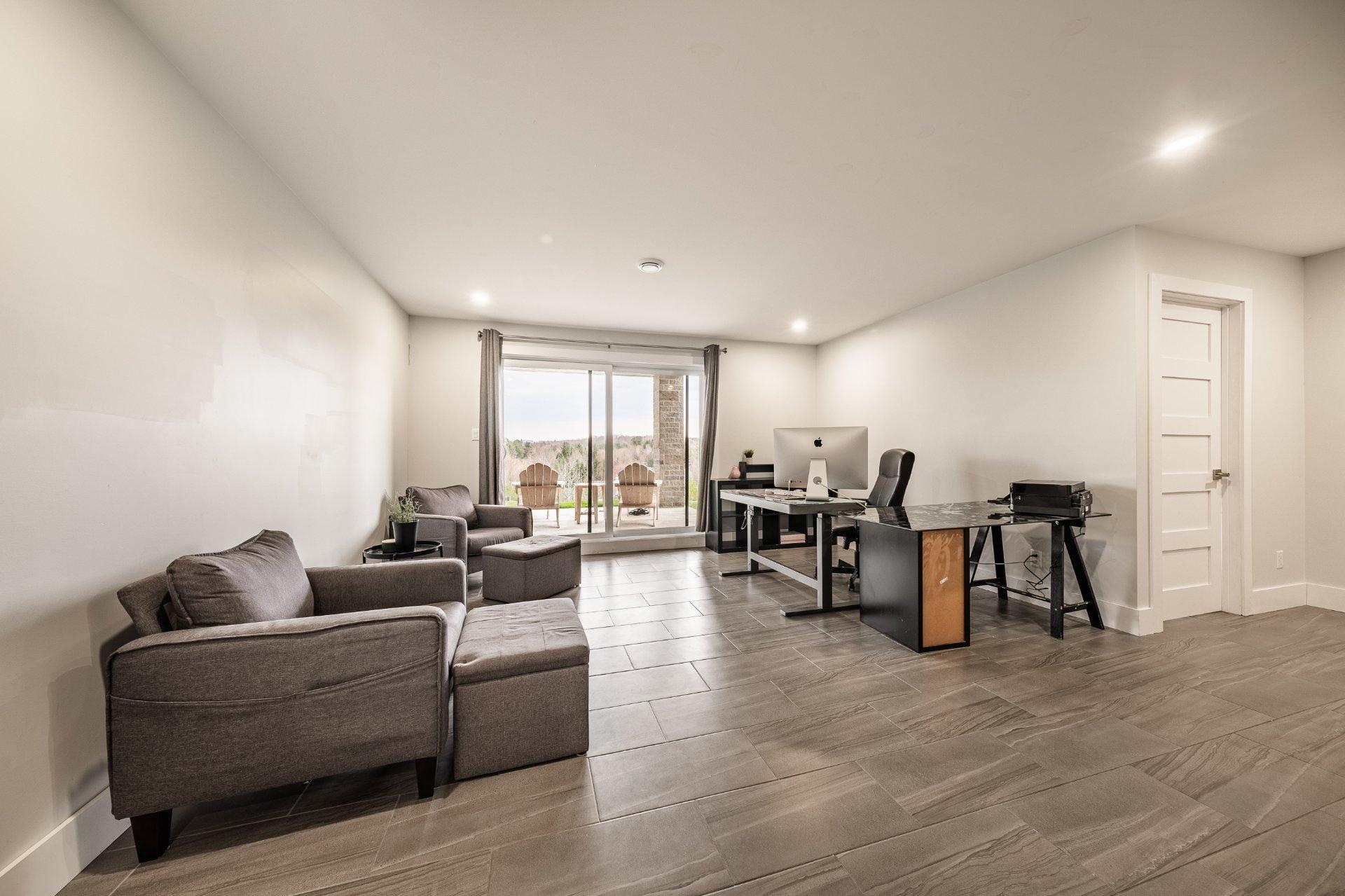 









110


Rue Scott

,
Ayer's Cliff,




QC
J0B1C0

