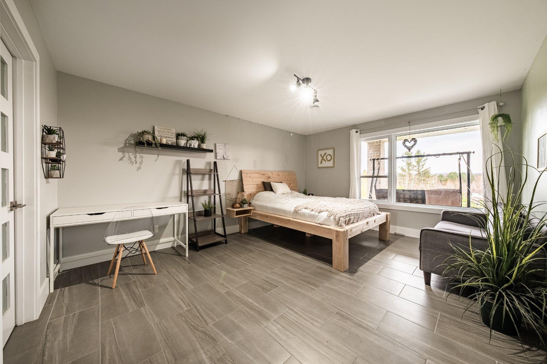 









110


Rue Scott

,
Ayer's Cliff,




QC
J0B1C0

