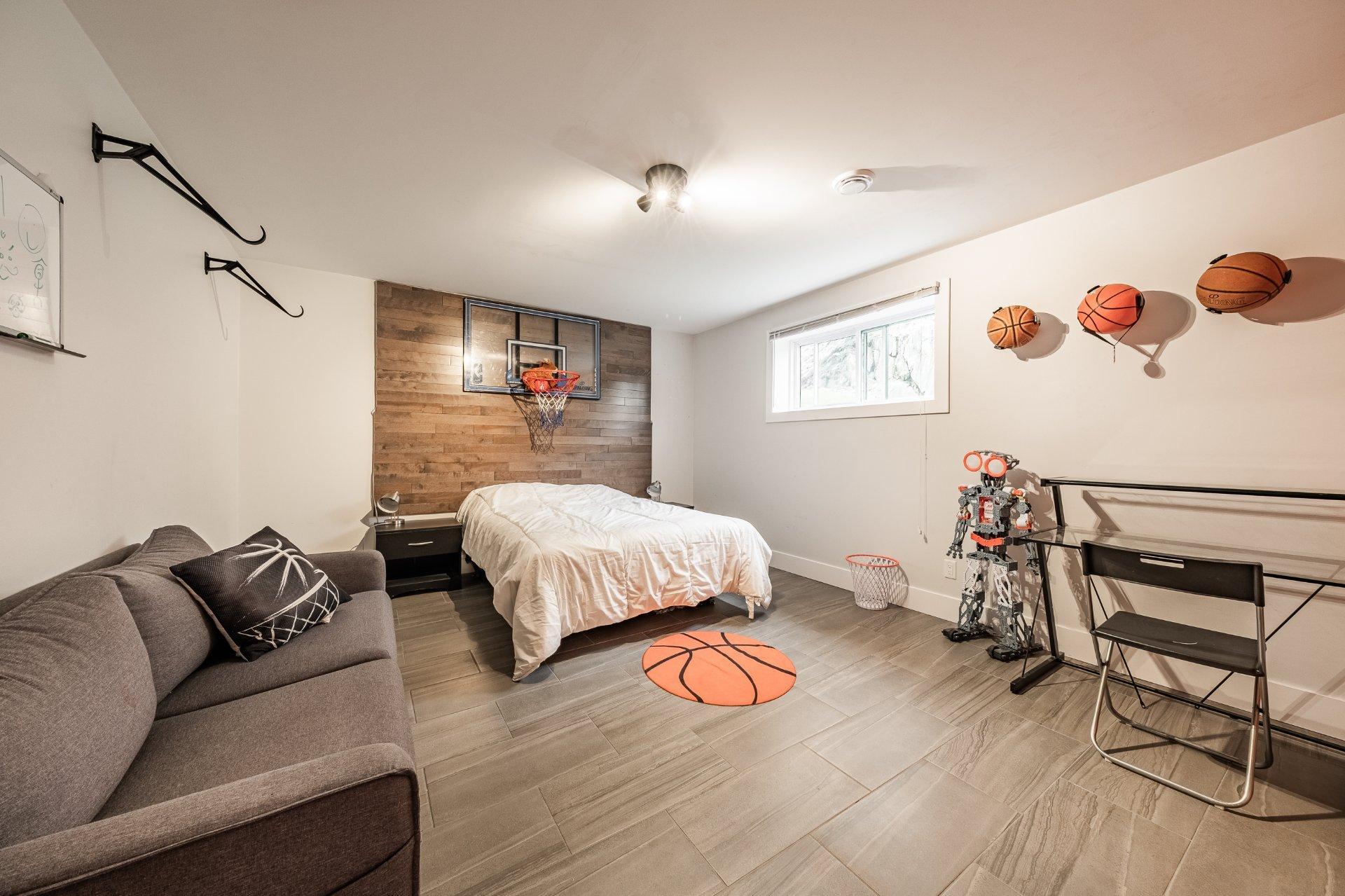 









110


Rue Scott

,
Ayer's Cliff,




QC
J0B1C0

