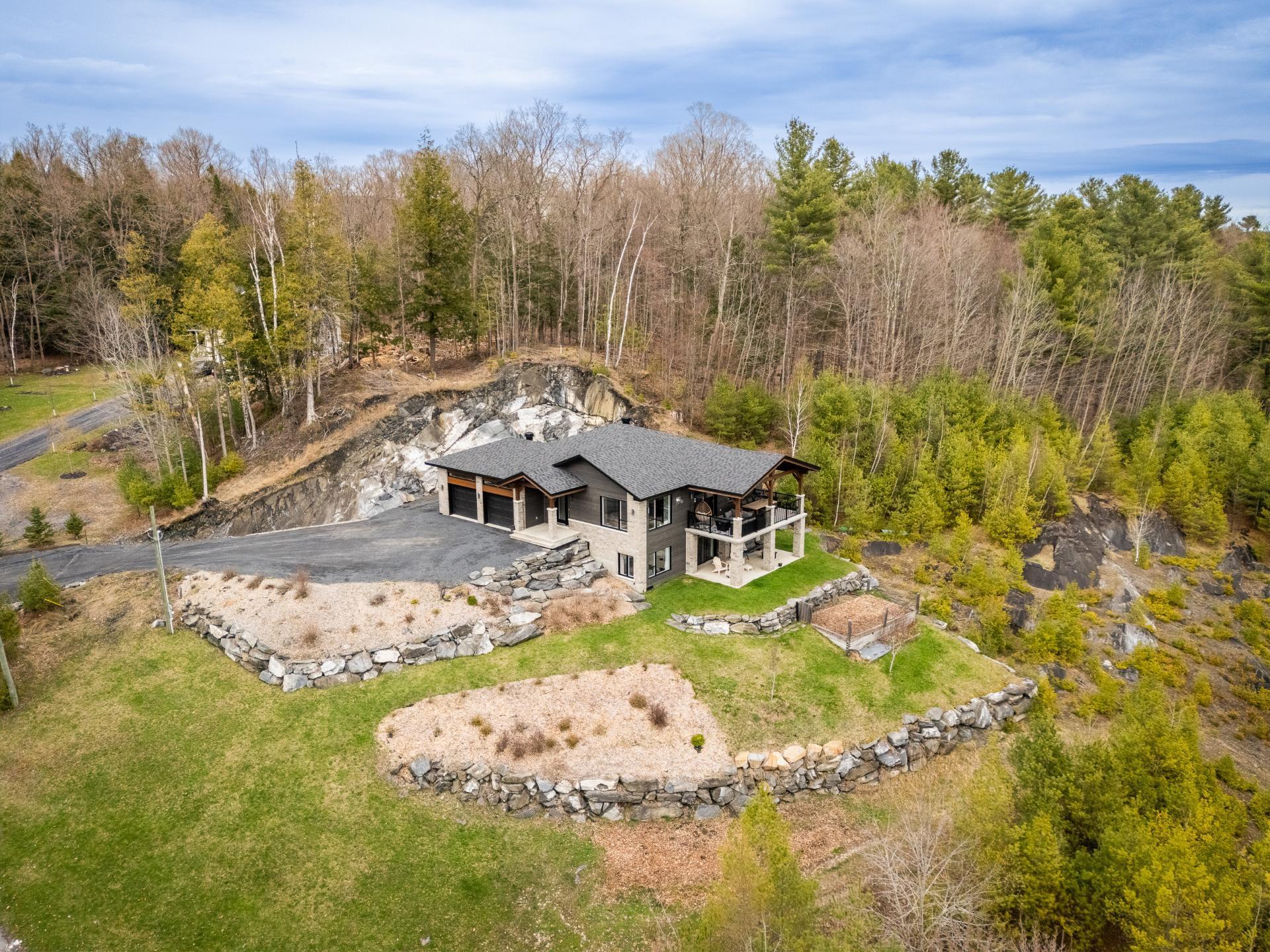 









110


Rue Scott

,
Ayer's Cliff,




QC
J0B1C0

