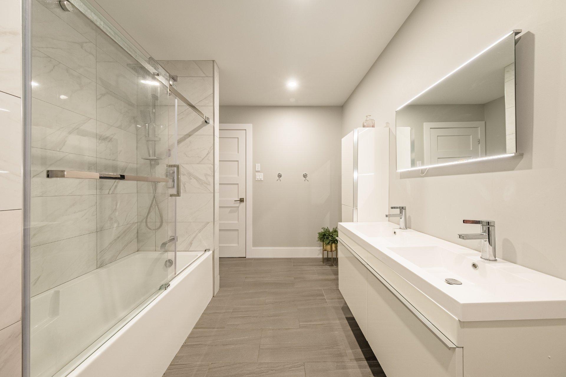 









110


Rue Scott

,
Ayer's Cliff,




QC
J0B1C0

