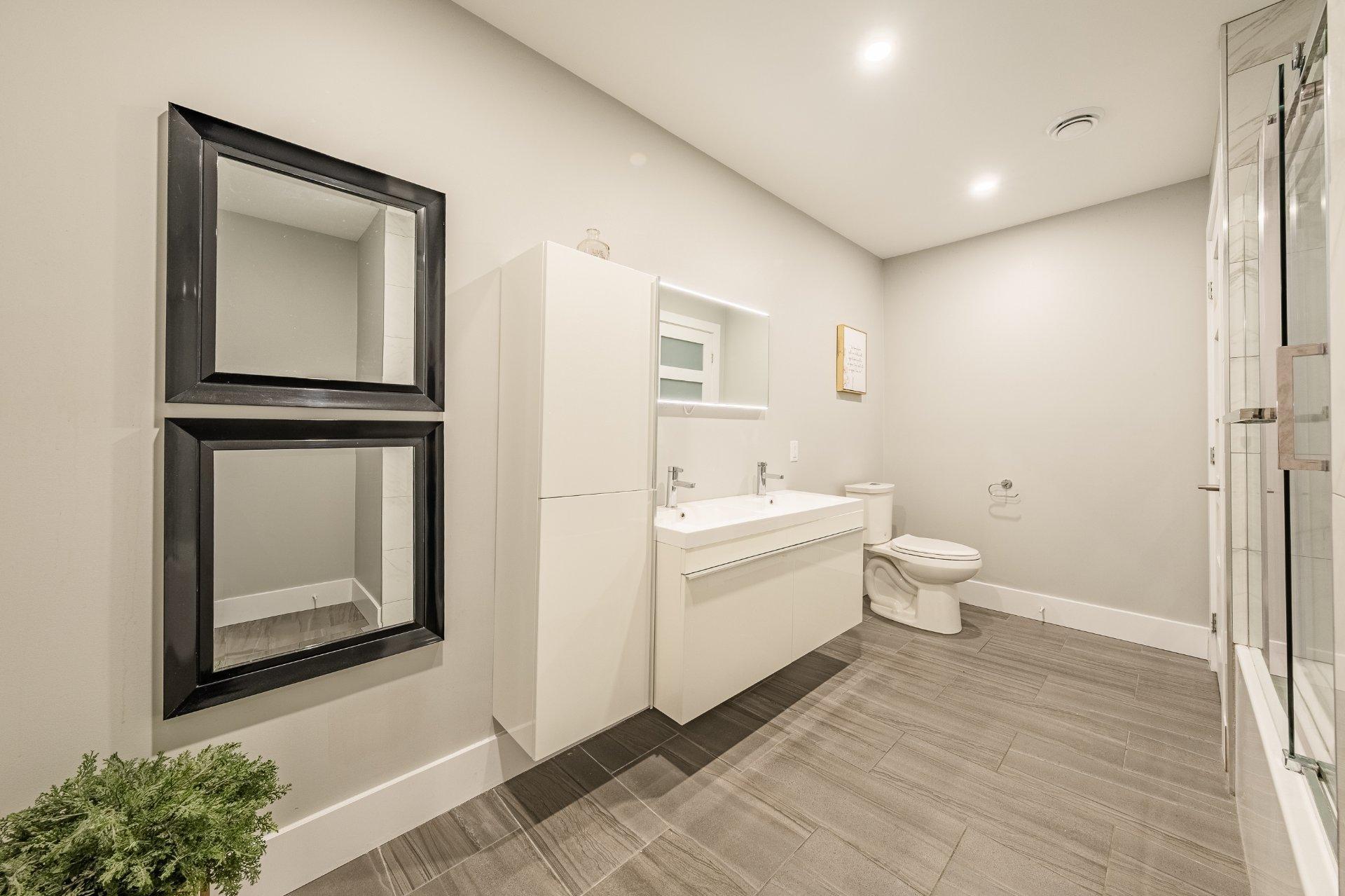 









110


Rue Scott

,
Ayer's Cliff,




QC
J0B1C0


