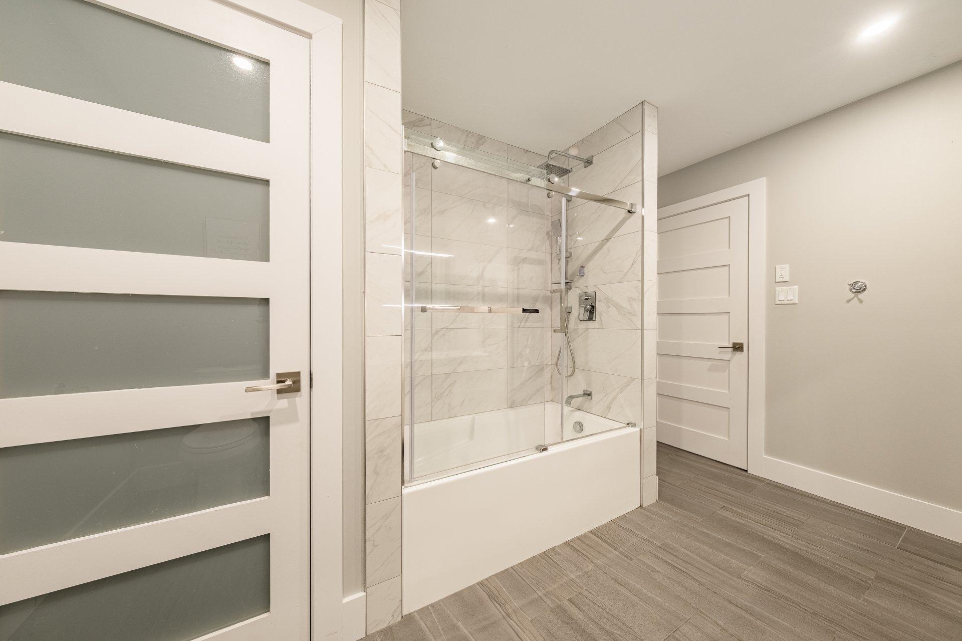 









110


Rue Scott

,
Ayer's Cliff,




QC
J0B1C0

