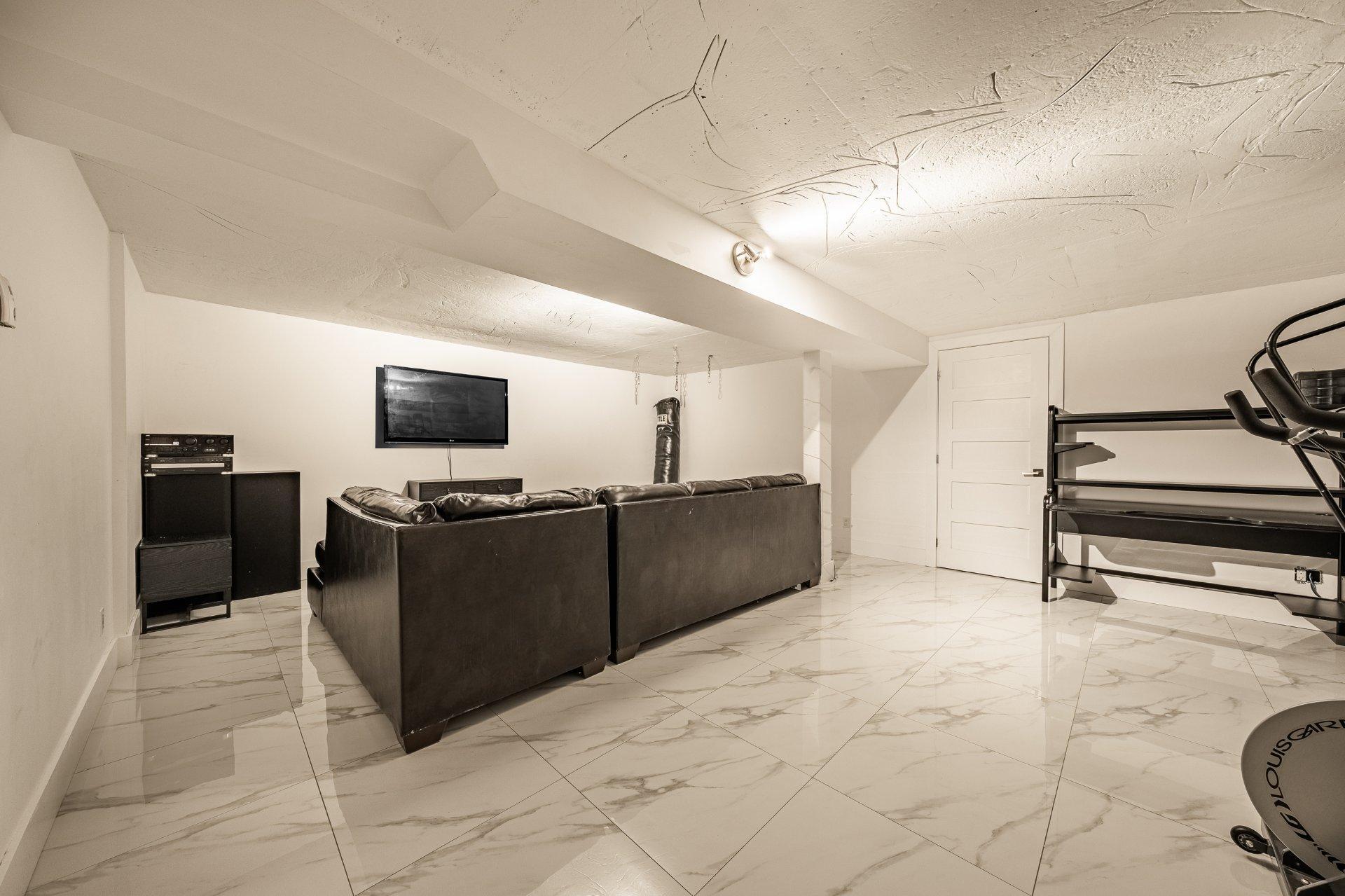 









110


Rue Scott

,
Ayer's Cliff,




QC
J0B1C0

