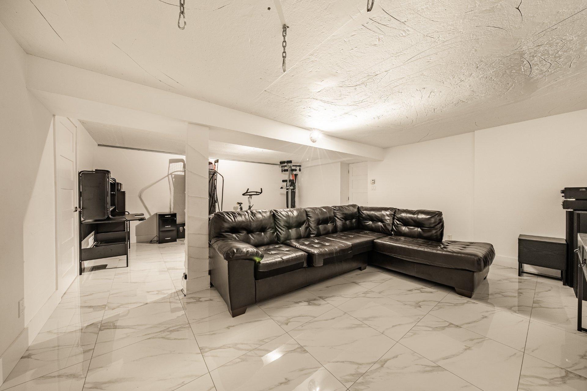 









110


Rue Scott

,
Ayer's Cliff,




QC
J0B1C0

