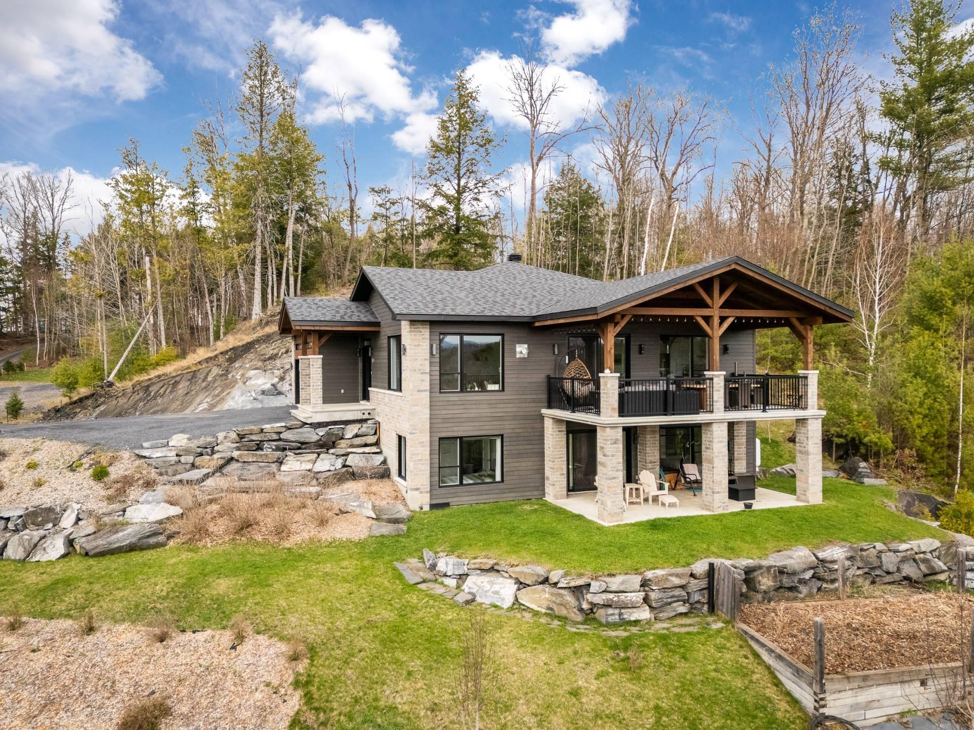 









110


Rue Scott

,
Ayer's Cliff,




QC
J0B1C0


