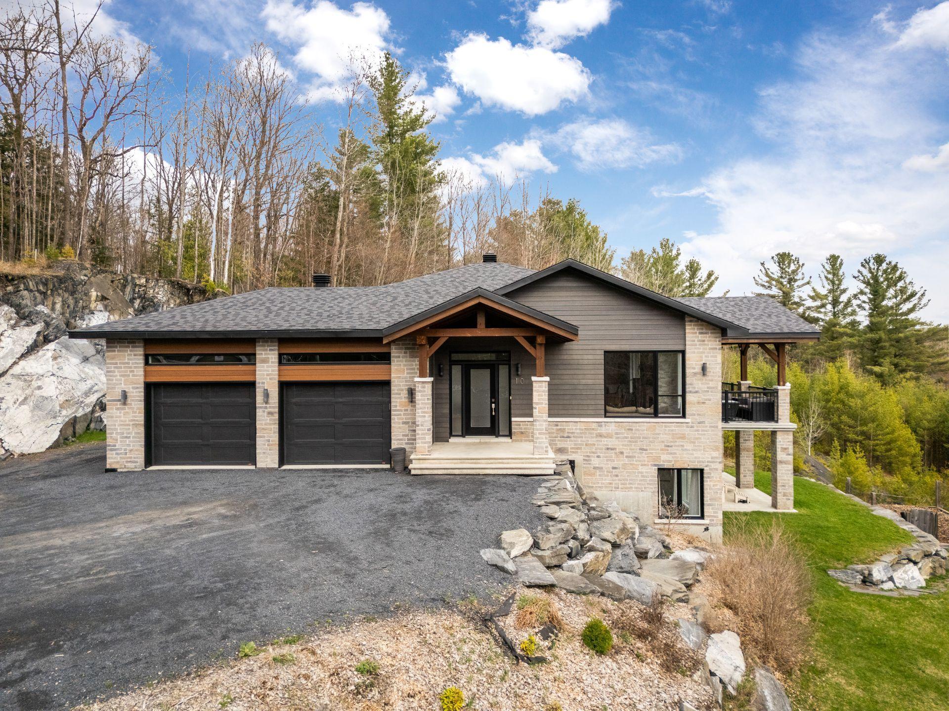 









110


Rue Scott

,
Ayer's Cliff,




QC
J0B1C0

