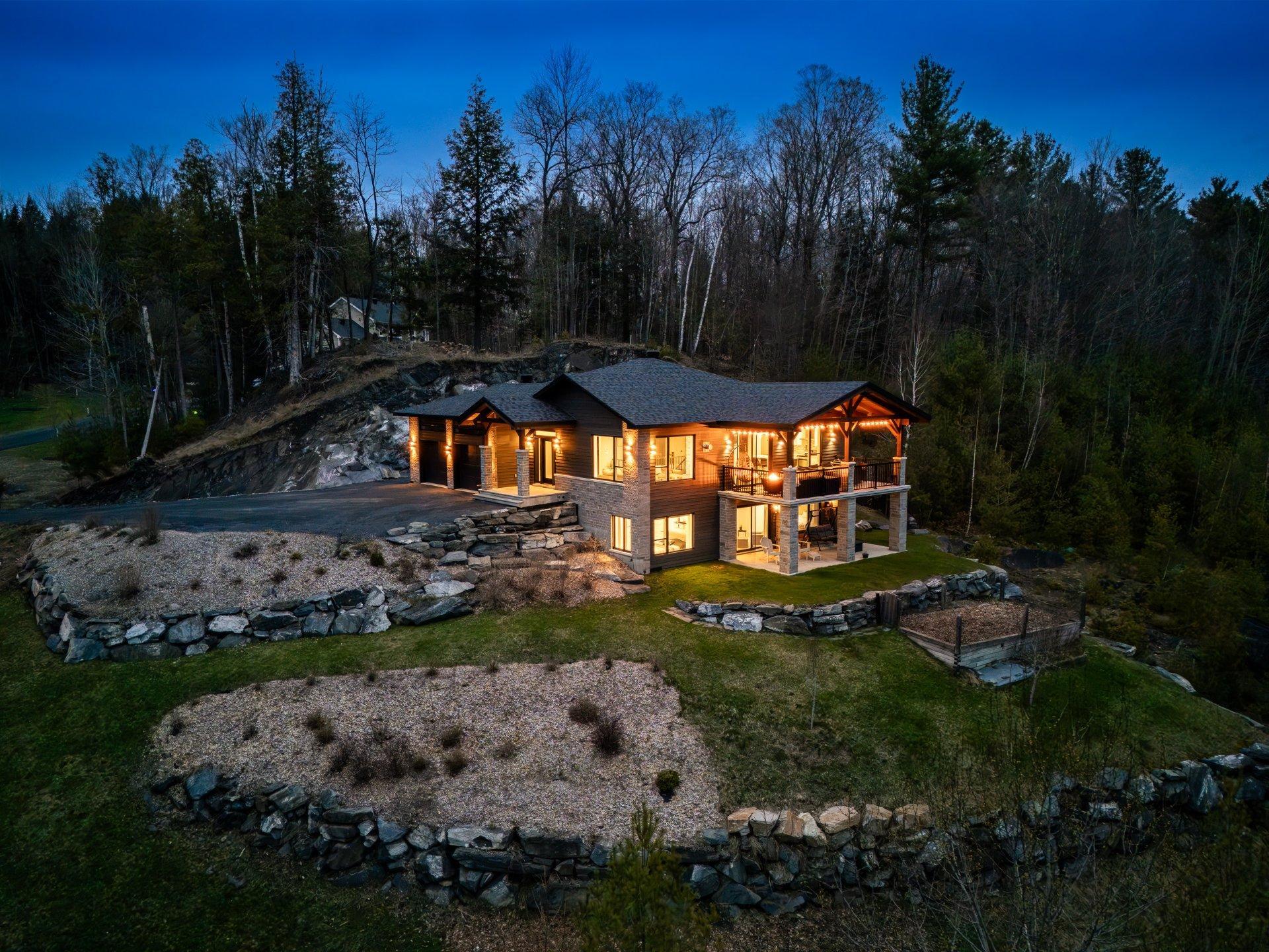 









110


Rue Scott

,
Ayer's Cliff,




QC
J0B1C0


