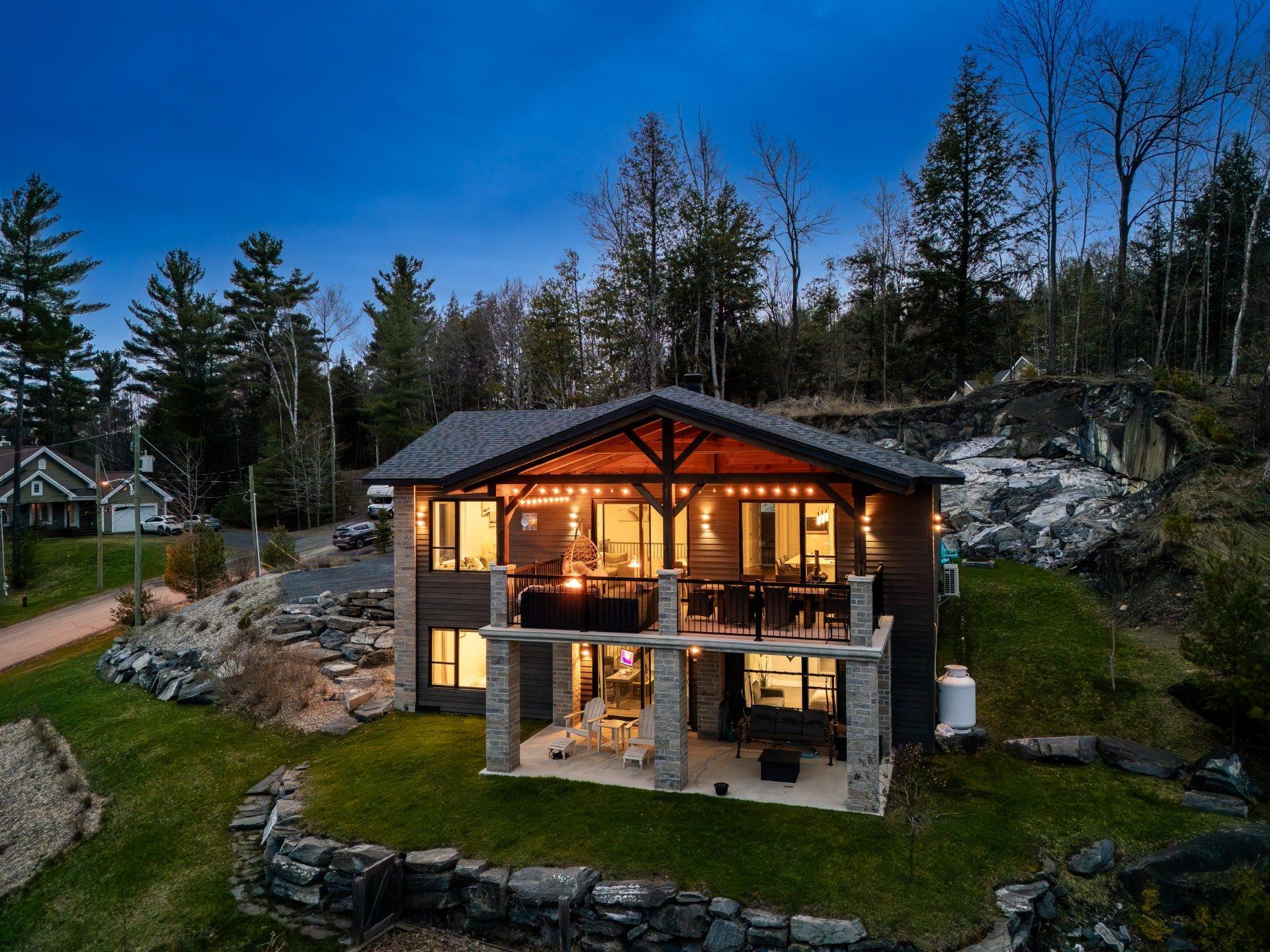 









110


Rue Scott

,
Ayer's Cliff,




QC
J0B1C0

