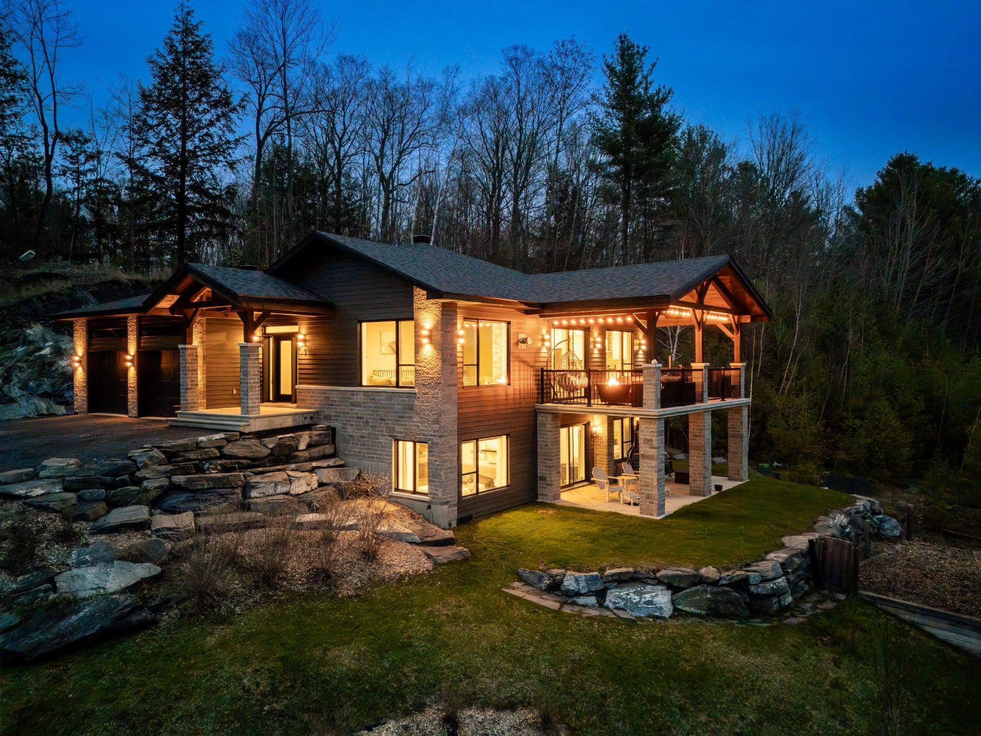 









110


Rue Scott

,
Ayer's Cliff,




QC
J0B1C0

