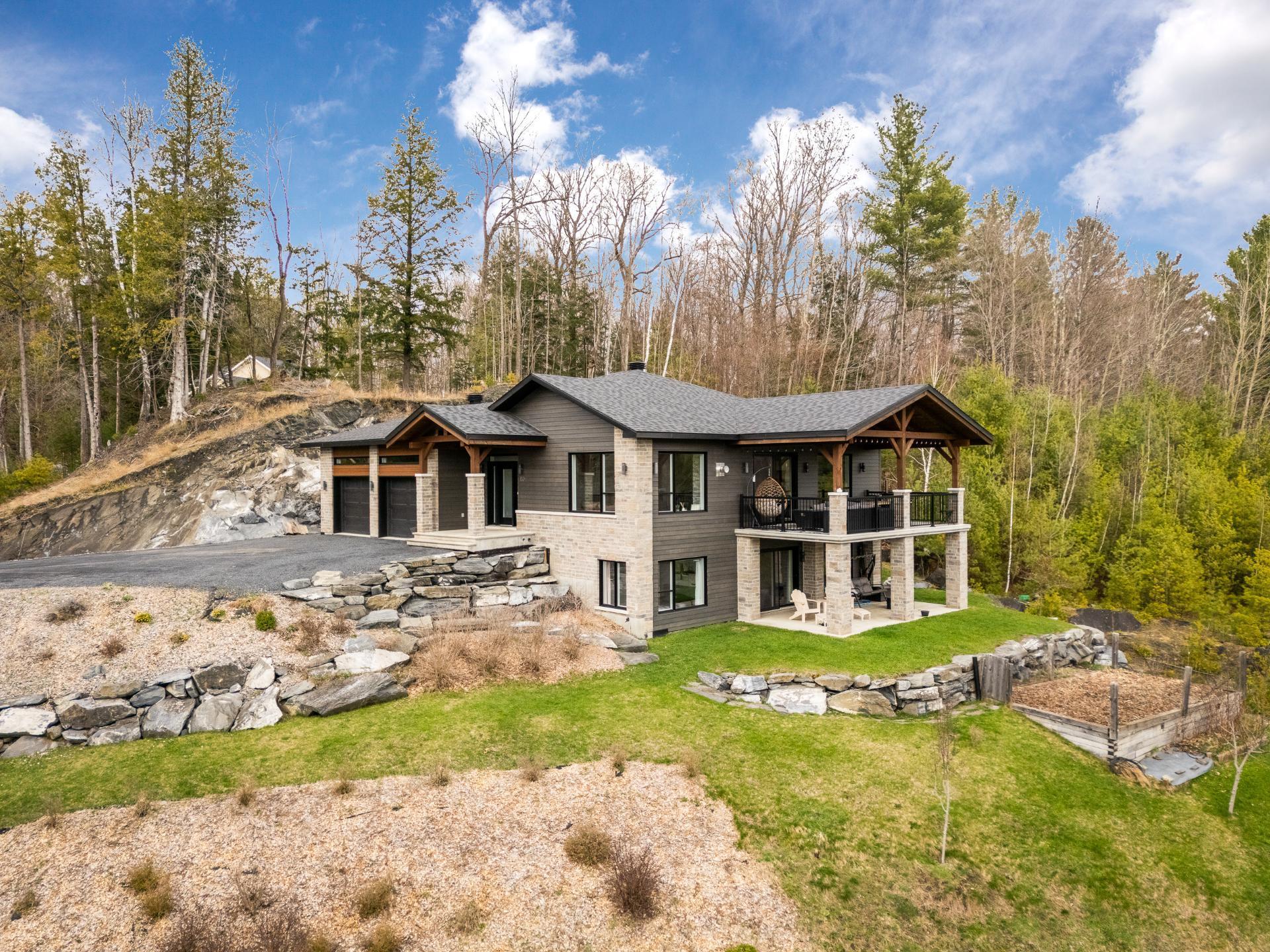 









110


Rue Scott

,
Ayer's Cliff,




QC
J0B1C0

