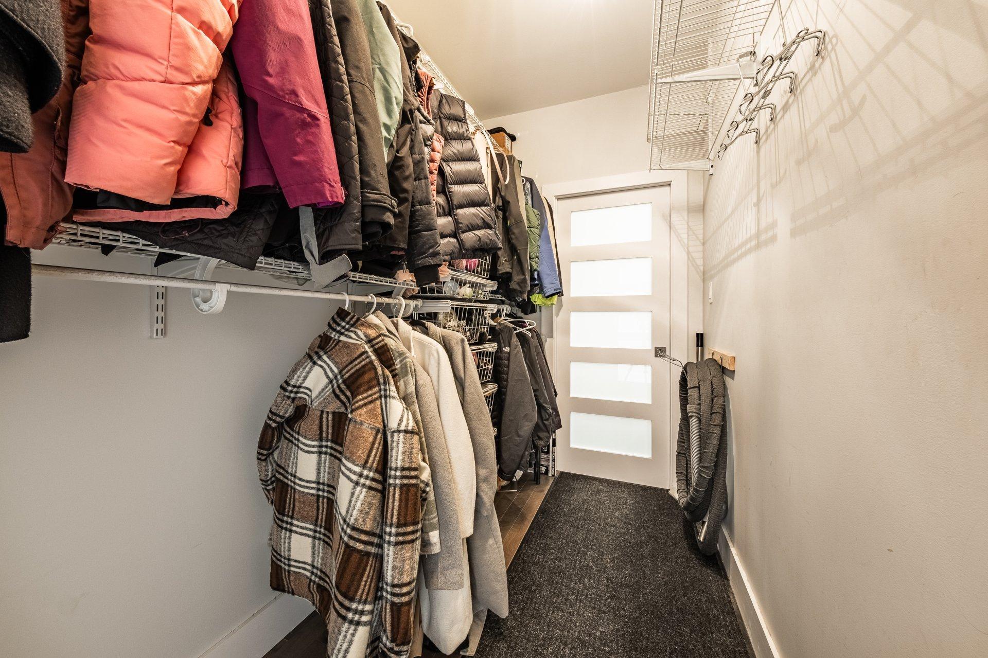 









110


Rue Scott

,
Ayer's Cliff,




QC
J0B1C0

