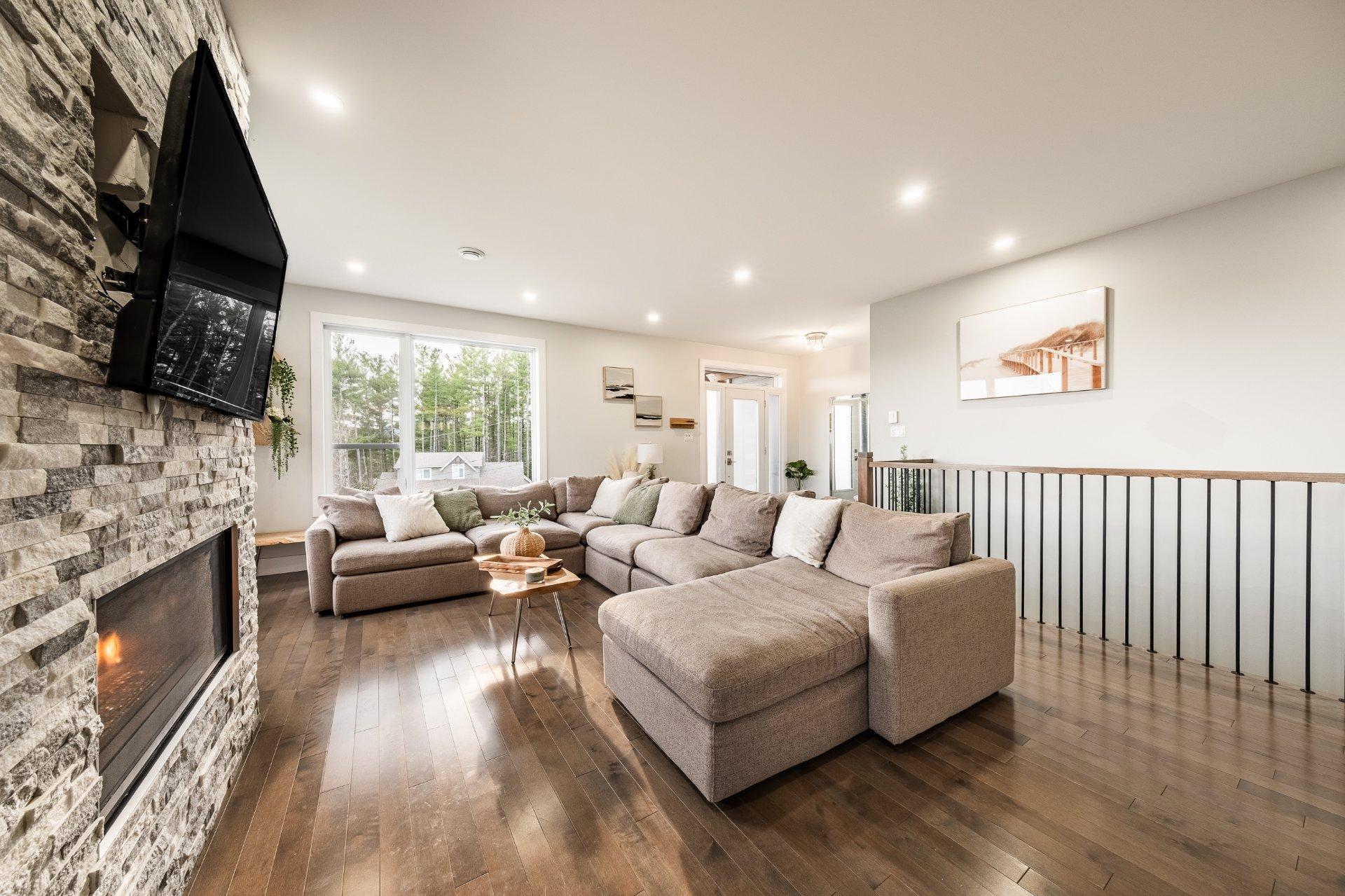 









110


Rue Scott

,
Ayer's Cliff,




QC
J0B1C0

