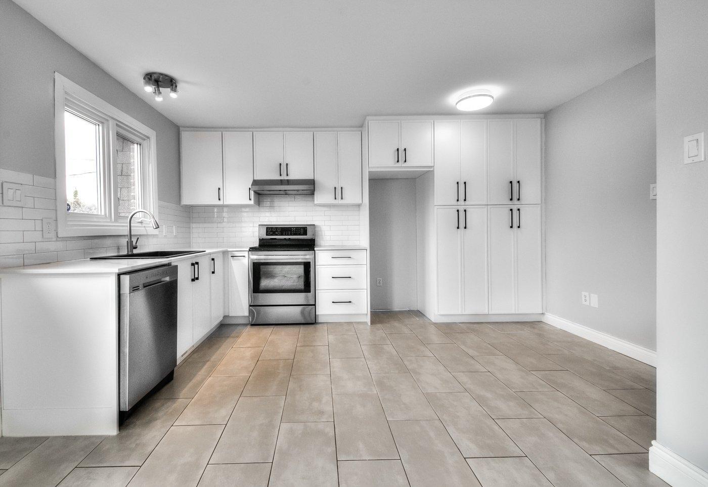 









5665


Rue Boileau

,
Brossard,




QC
J4Z1V4

