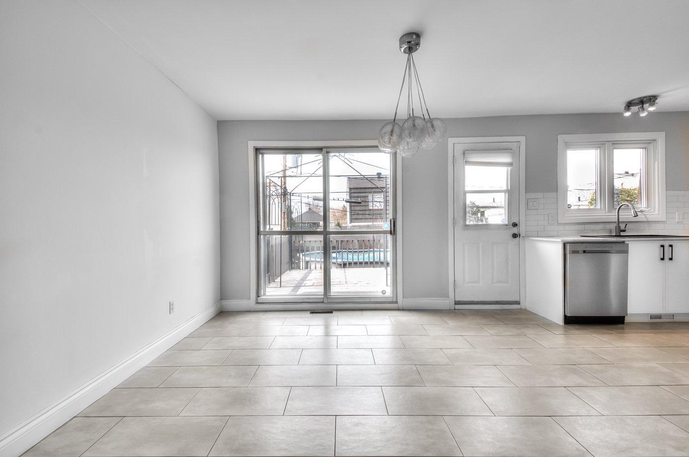 









5665


Rue Boileau

,
Brossard,




QC
J4Z1V4


