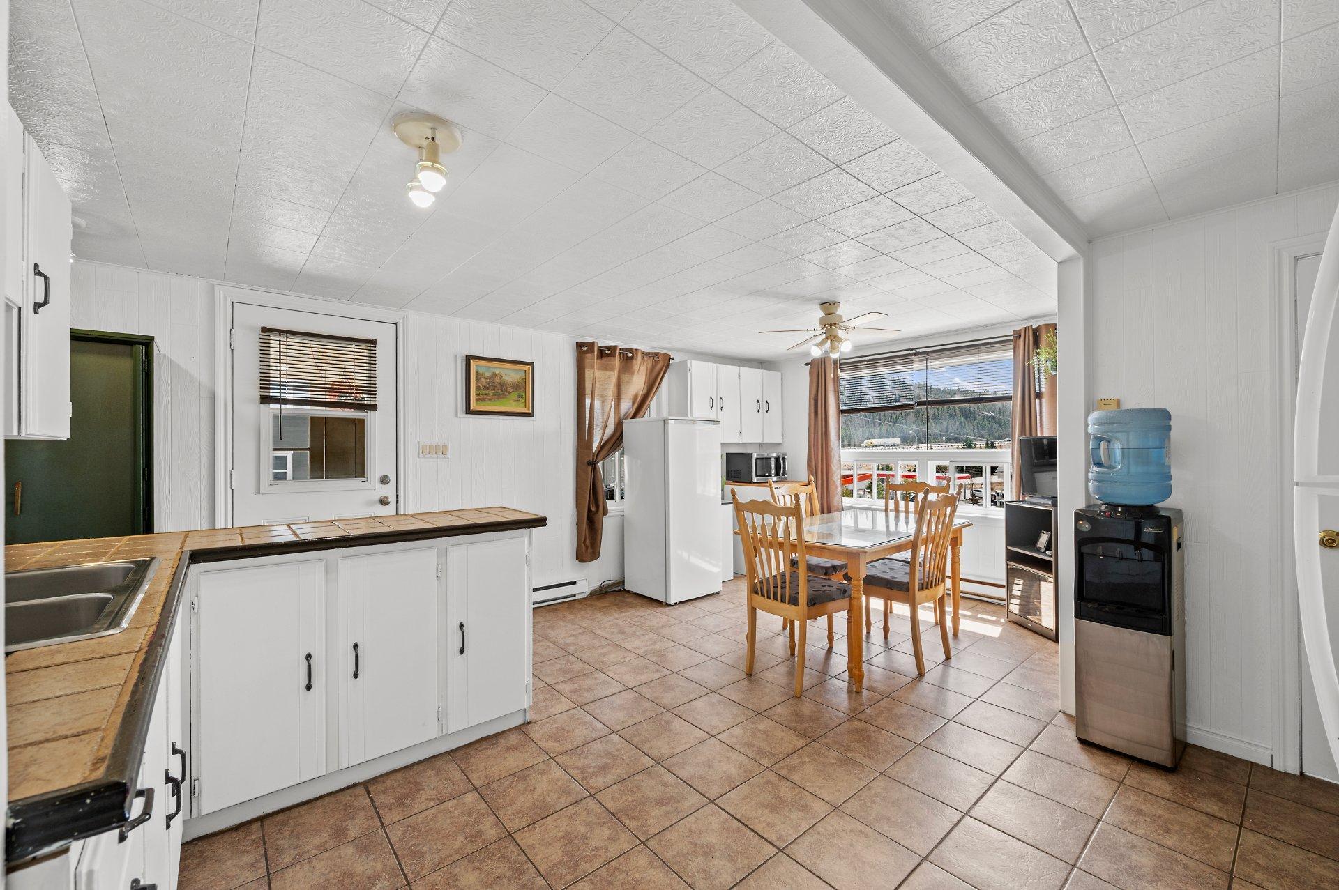 









588

 - 590


Rue Lajeunesse

,
Sainte-Agathe-des-Monts,




QC
J8C2Y6

