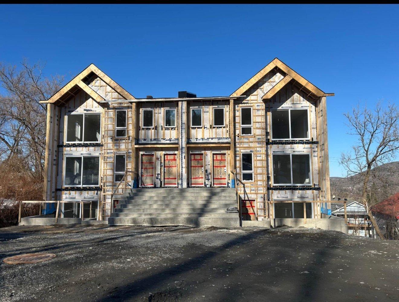 









802


Rue Valiquette

, 4,
Sainte-Adèle,




QC
J8B2M3

