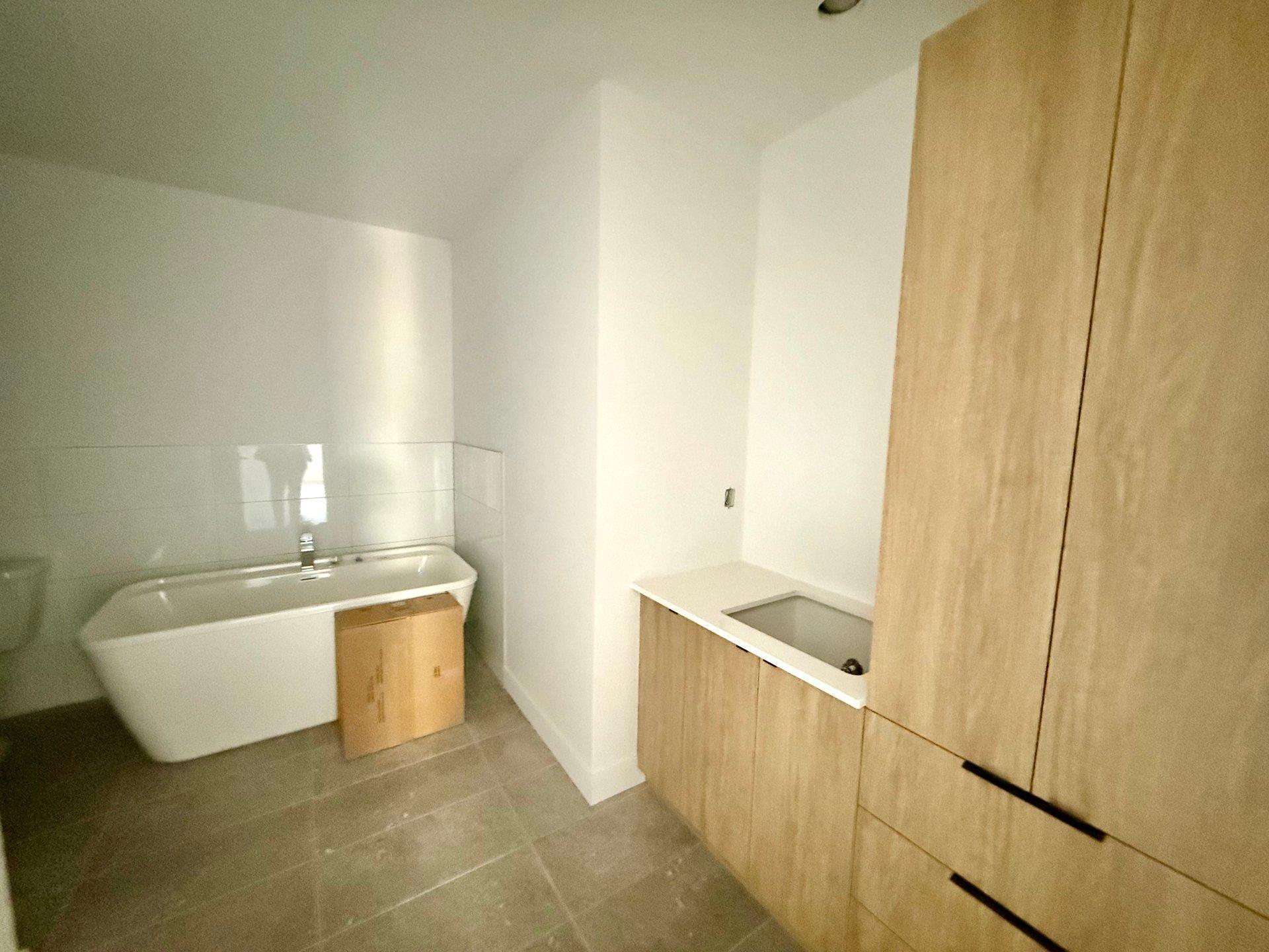 









802


Rue Valiquette

, 4,
Sainte-Adèle,




QC
J8B2M3

