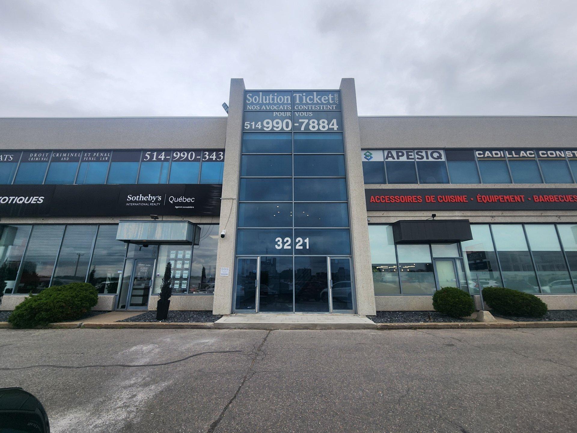 









3221


Aut. Jean-Noël-Lavoie (A-440)

, 221,
Laval (Chomedey),




QC
H7P5P2

