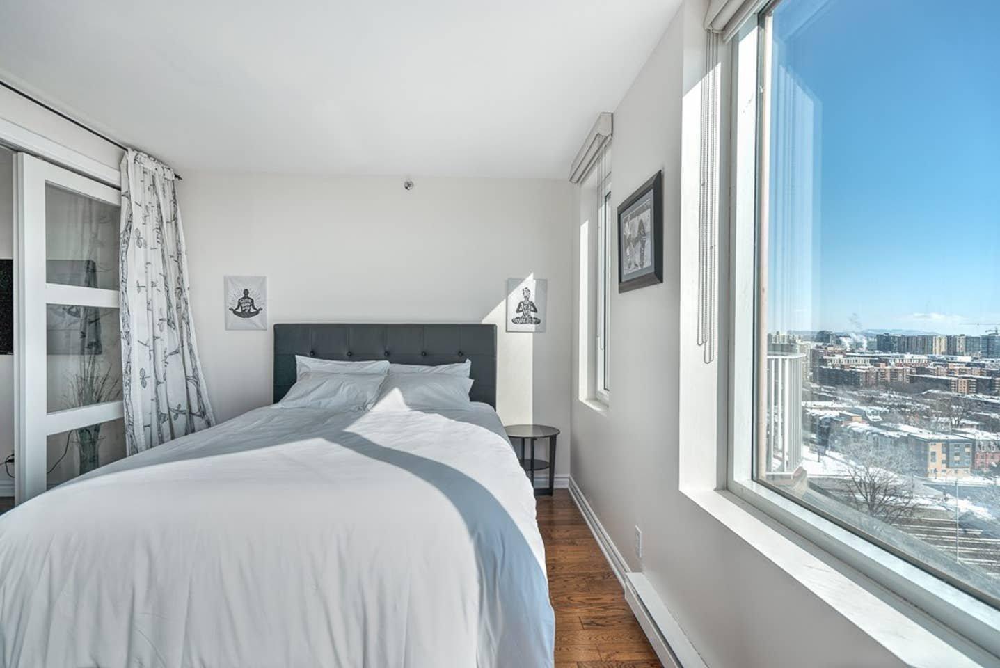 









1050


Av. Amesbury

, 1229,
Montréal (Ville-Marie),




QC
H3H2V1

