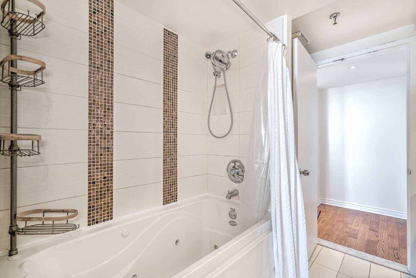 









1050


Av. Amesbury

, 1229,
Montréal (Ville-Marie),




QC
H3H2V1


