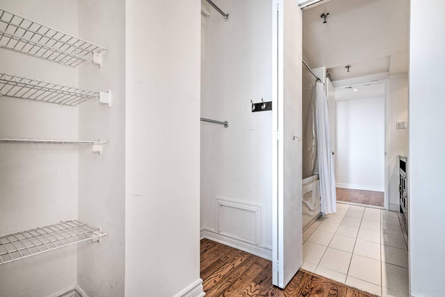 









1050


Av. Amesbury

, 1229,
Montréal (Ville-Marie),




QC
H3H2V1

