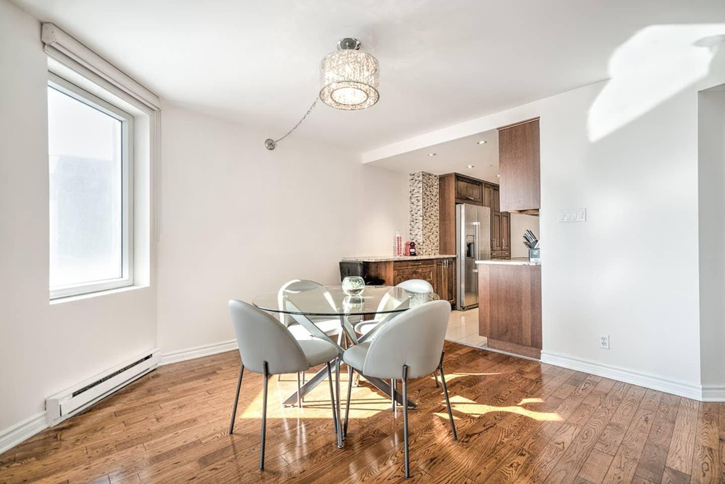 









1050


Av. Amesbury

, 1229,
Montréal (Ville-Marie),




QC
H3H2V1

