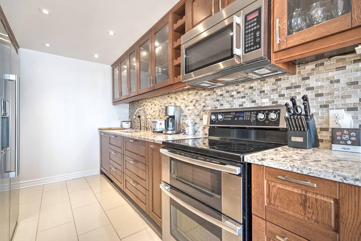 









1050


Av. Amesbury

, 1229,
Montréal (Ville-Marie),




QC
H3H2V1


