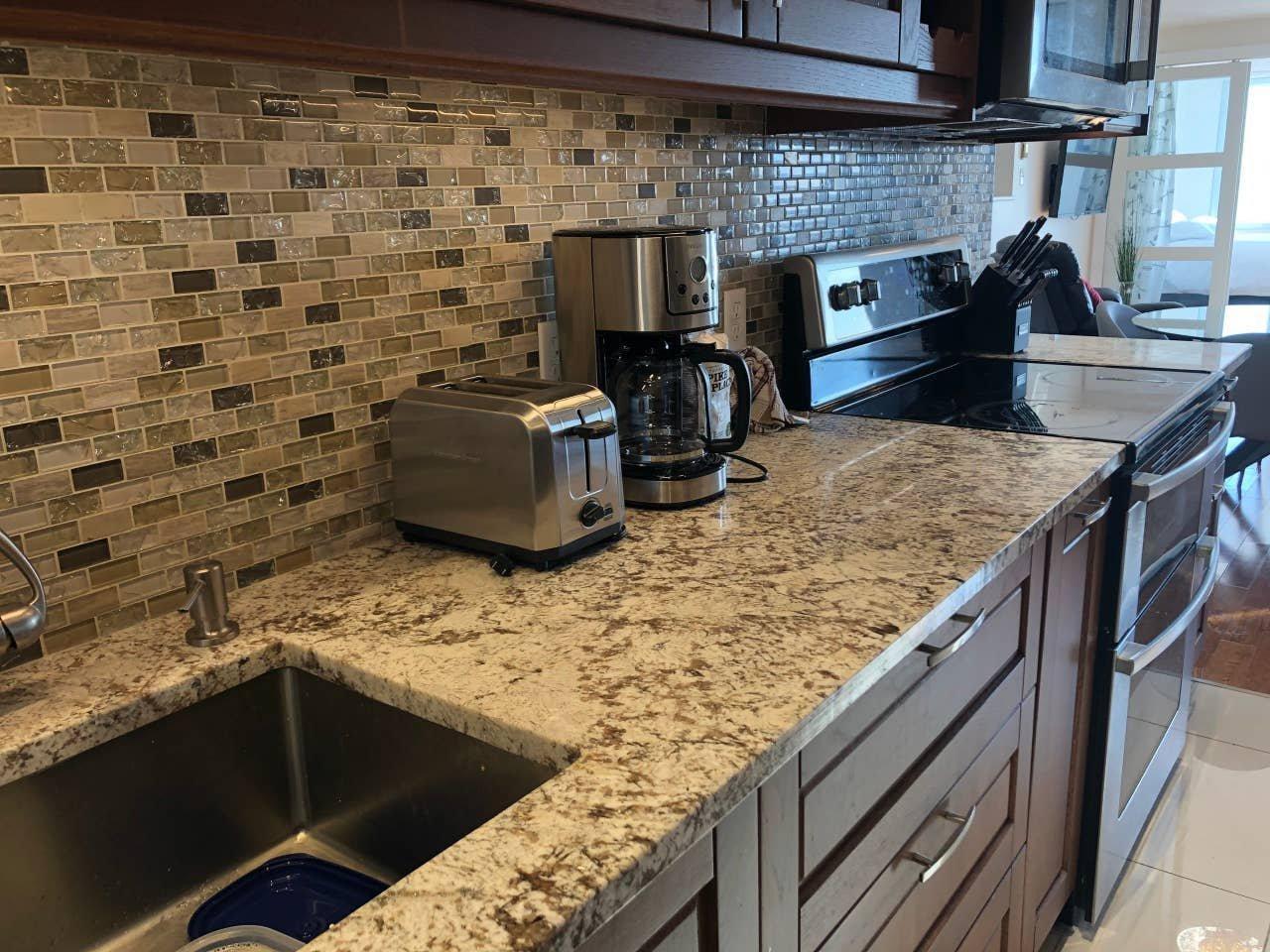 









1050


Av. Amesbury

, 1229,
Montréal (Ville-Marie),




QC
H3H2V1

