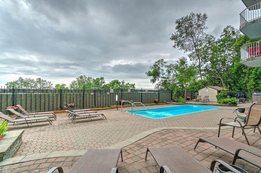 









1050


Av. Amesbury

, 1229,
Montréal (Ville-Marie),




QC
H3H2V1

