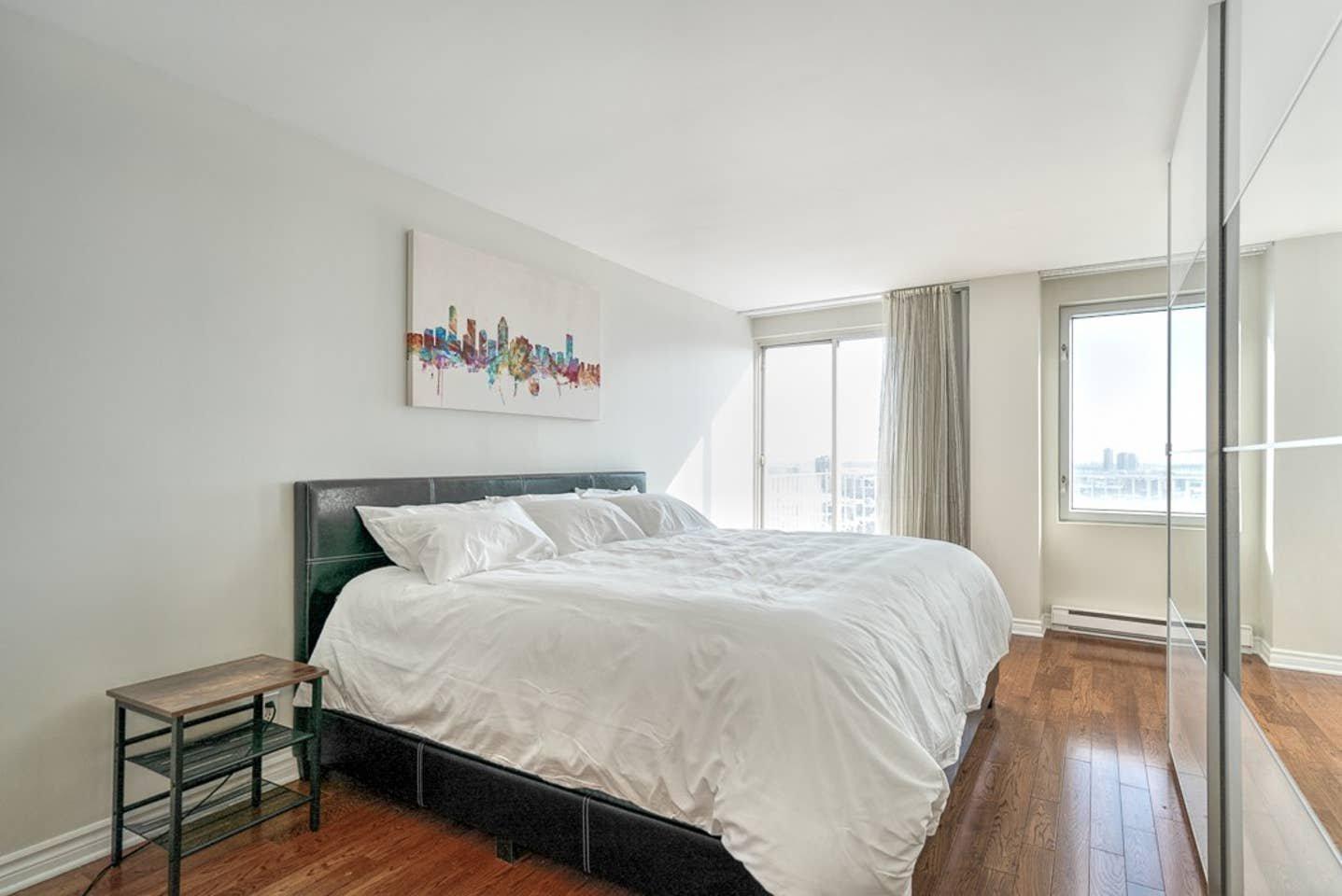 









1050


Av. Amesbury

, 1229,
Montréal (Ville-Marie),




QC
H3H2V1

