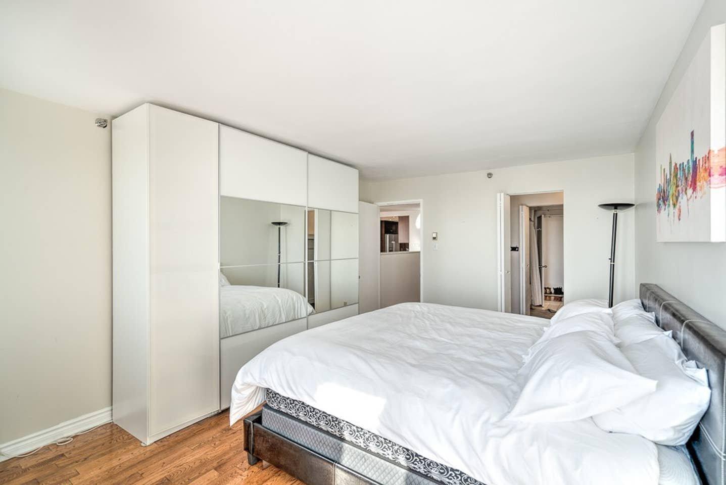 









1050


Av. Amesbury

, 1229,
Montréal (Ville-Marie),




QC
H3H2V1

