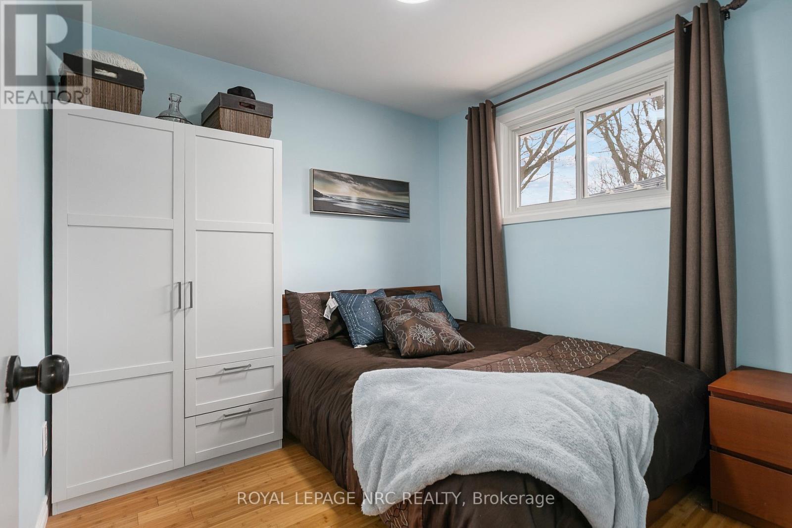 












5728 HERITAGE DRIVE

,
Niagara Falls (Church's Lane),




Ontario
L2J3J8

