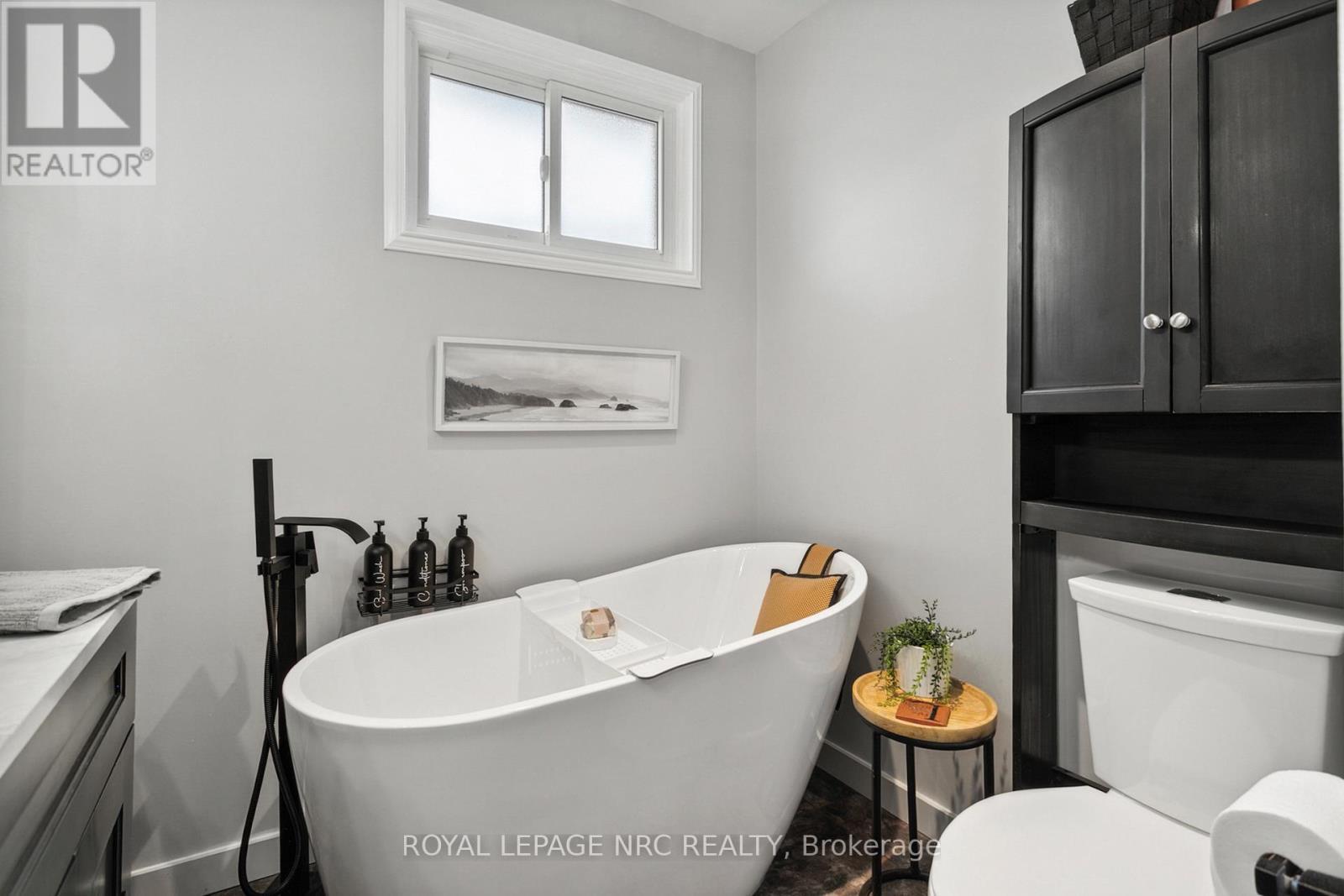 












5728 HERITAGE DRIVE

,
Niagara Falls (Church's Lane),




Ontario
L2J3J8

