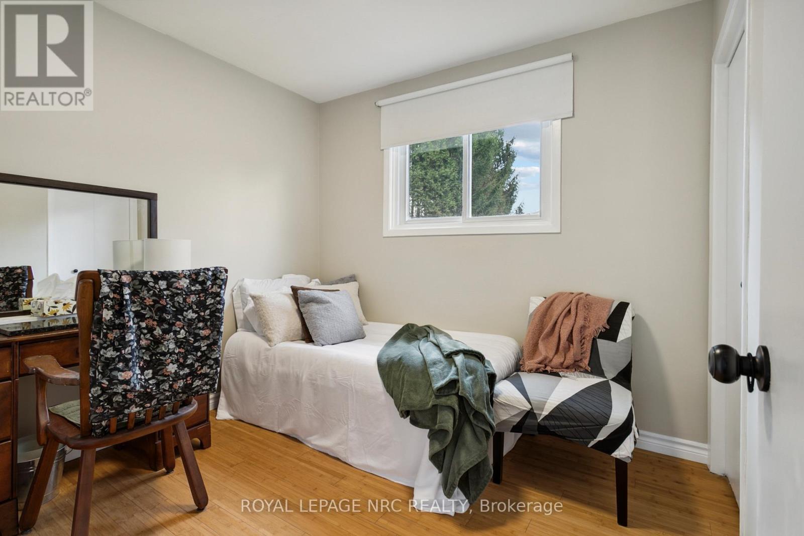












5728 HERITAGE DRIVE

,
Niagara Falls (Church's Lane),




Ontario
L2J3J8

