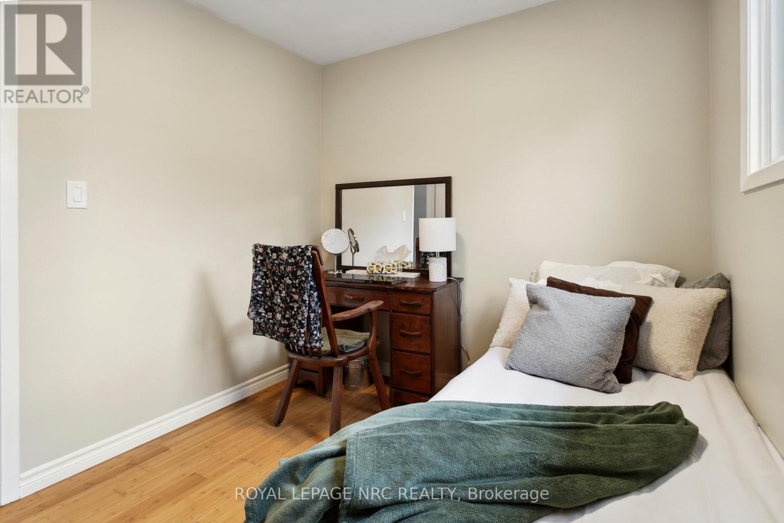 












5728 HERITAGE DRIVE

,
Niagara Falls (Church's Lane),




Ontario
L2J3J8

