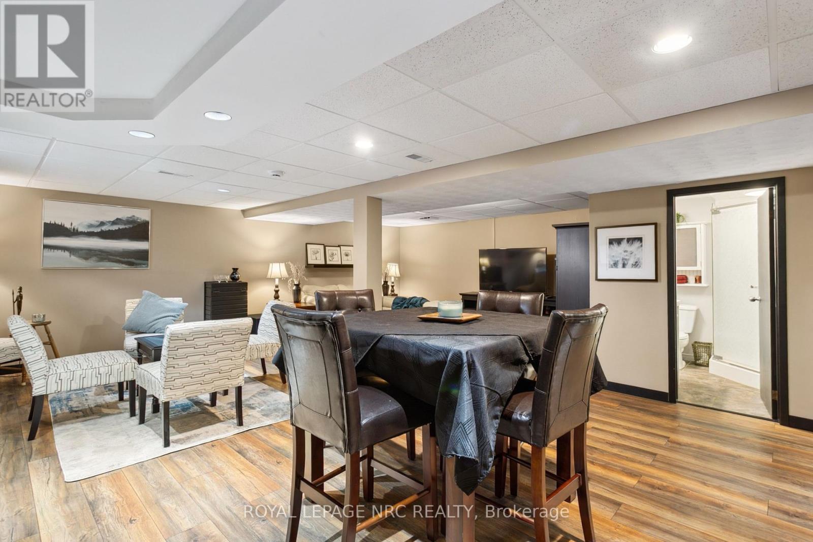 












5728 HERITAGE DRIVE

,
Niagara Falls (Church's Lane),




Ontario
L2J3J8

