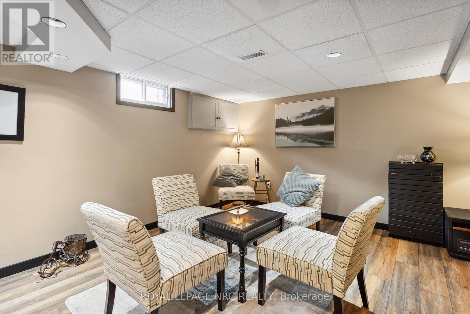 












5728 HERITAGE DRIVE

,
Niagara Falls (Church's Lane),




Ontario
L2J3J8

