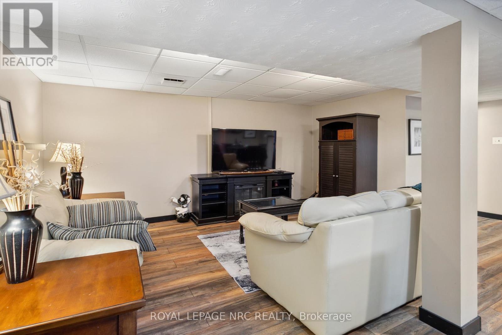 












5728 HERITAGE DRIVE

,
Niagara Falls (Church's Lane),




Ontario
L2J3J8

