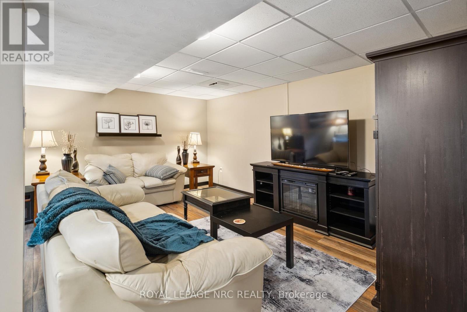 












5728 HERITAGE DRIVE

,
Niagara Falls (Church's Lane),




Ontario
L2J3J8

