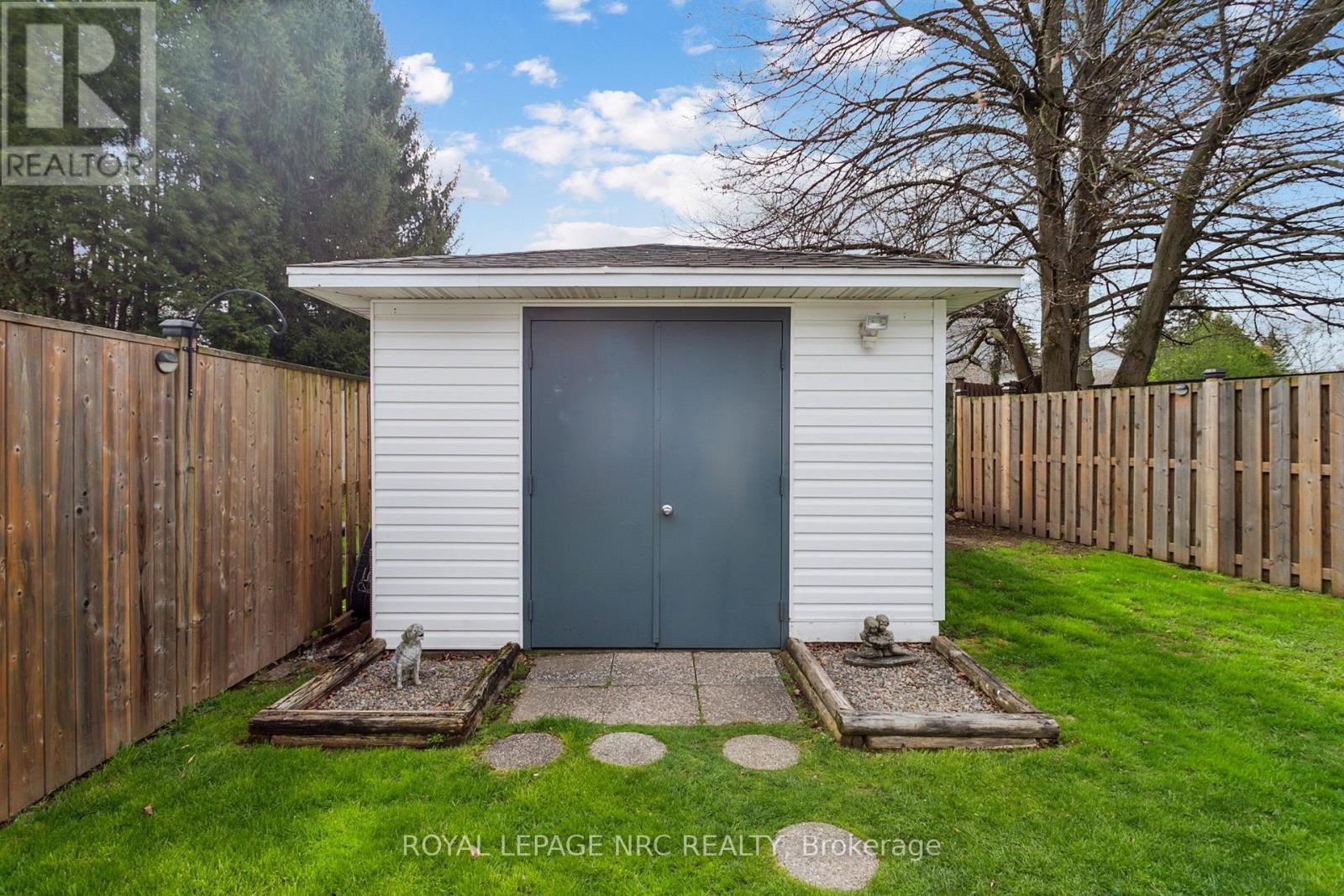 












5728 HERITAGE DRIVE

,
Niagara Falls (Church's Lane),




Ontario
L2J3J8

