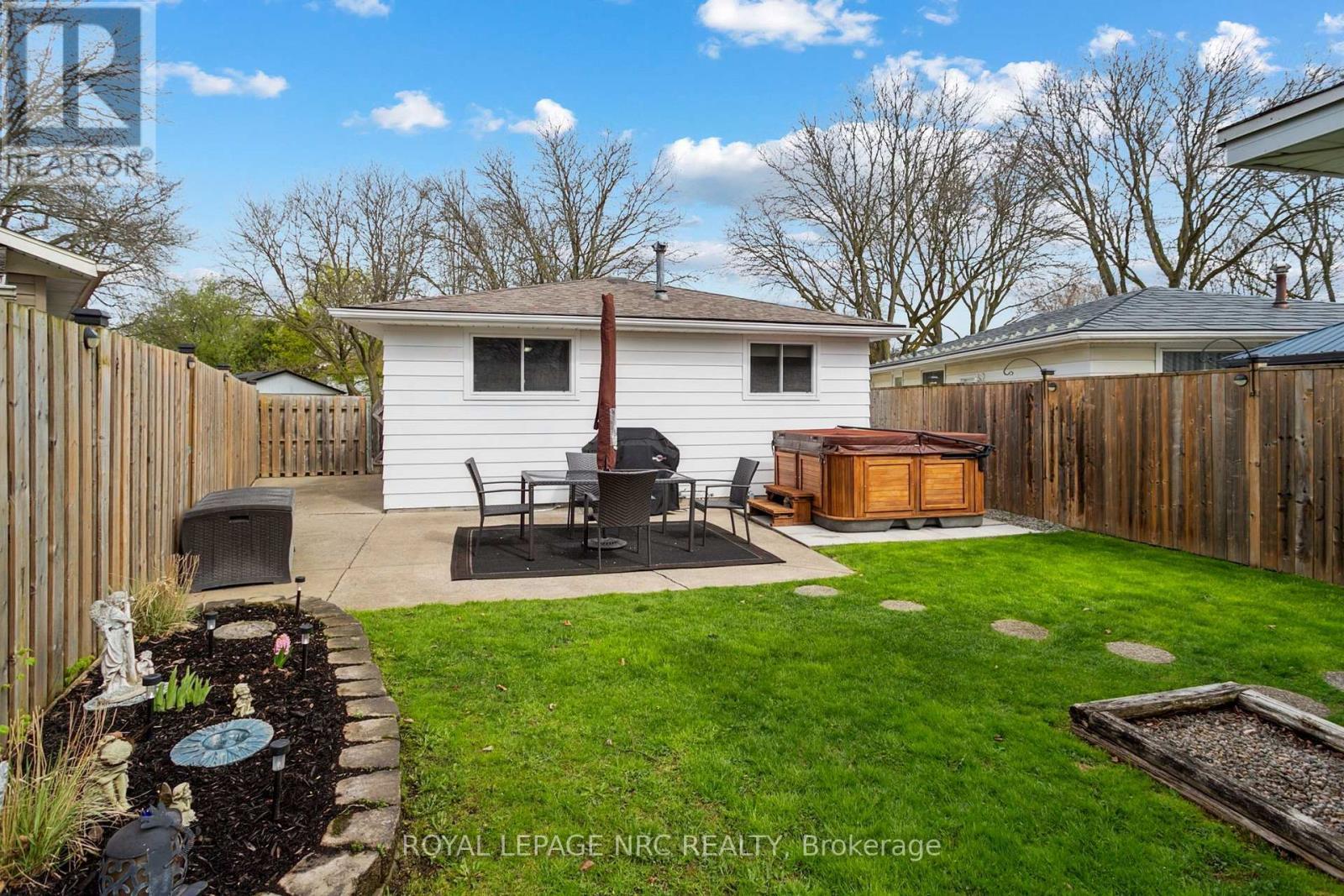 












5728 HERITAGE DRIVE

,
Niagara Falls (Church's Lane),




Ontario
L2J3J8

