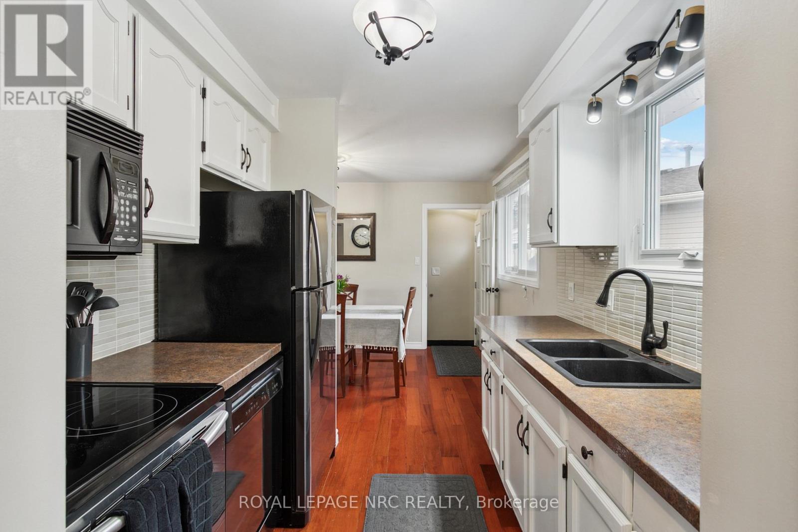 












5728 HERITAGE DRIVE

,
Niagara Falls (Church's Lane),




Ontario
L2J3J8

