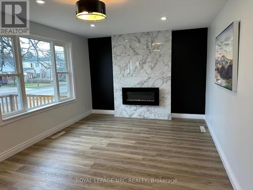 MAIN LIVING ROOM