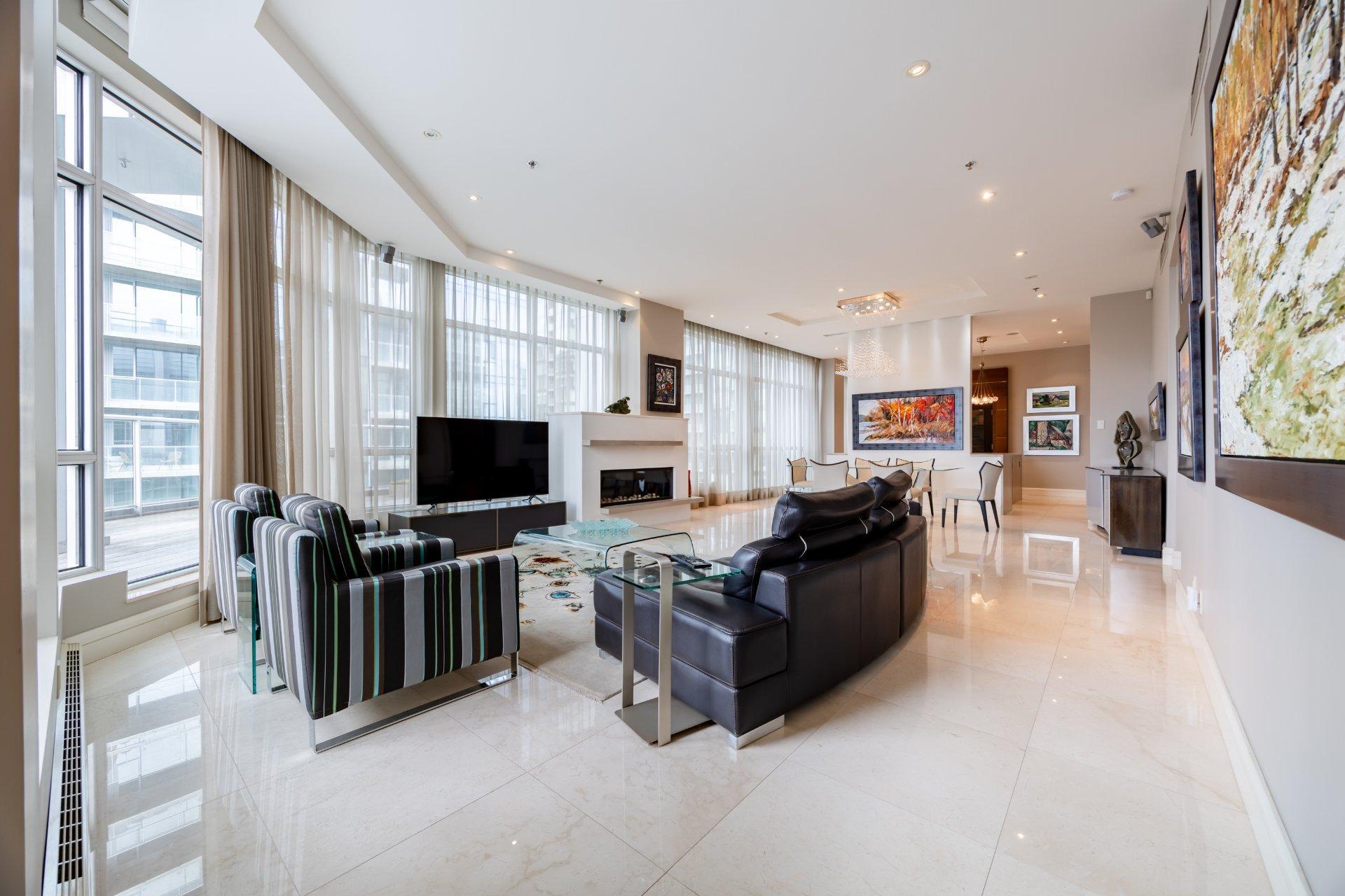 









1100


Rue de la Montagne

, PH1,
Montréal (Ville-Marie),




QC
H3G0A2

