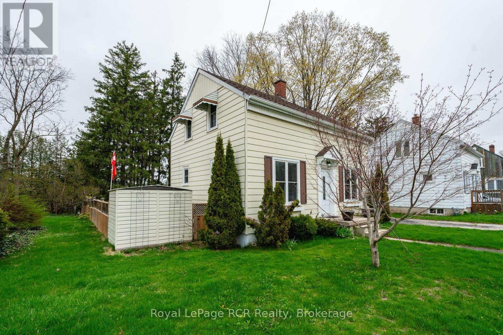 












82 7TH STREET

,
Hanover,




Ontario
N4N1G4

