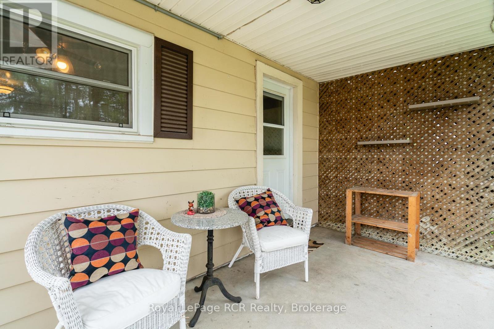 












82 7TH STREET

,
Hanover,




Ontario
N4N1G4

