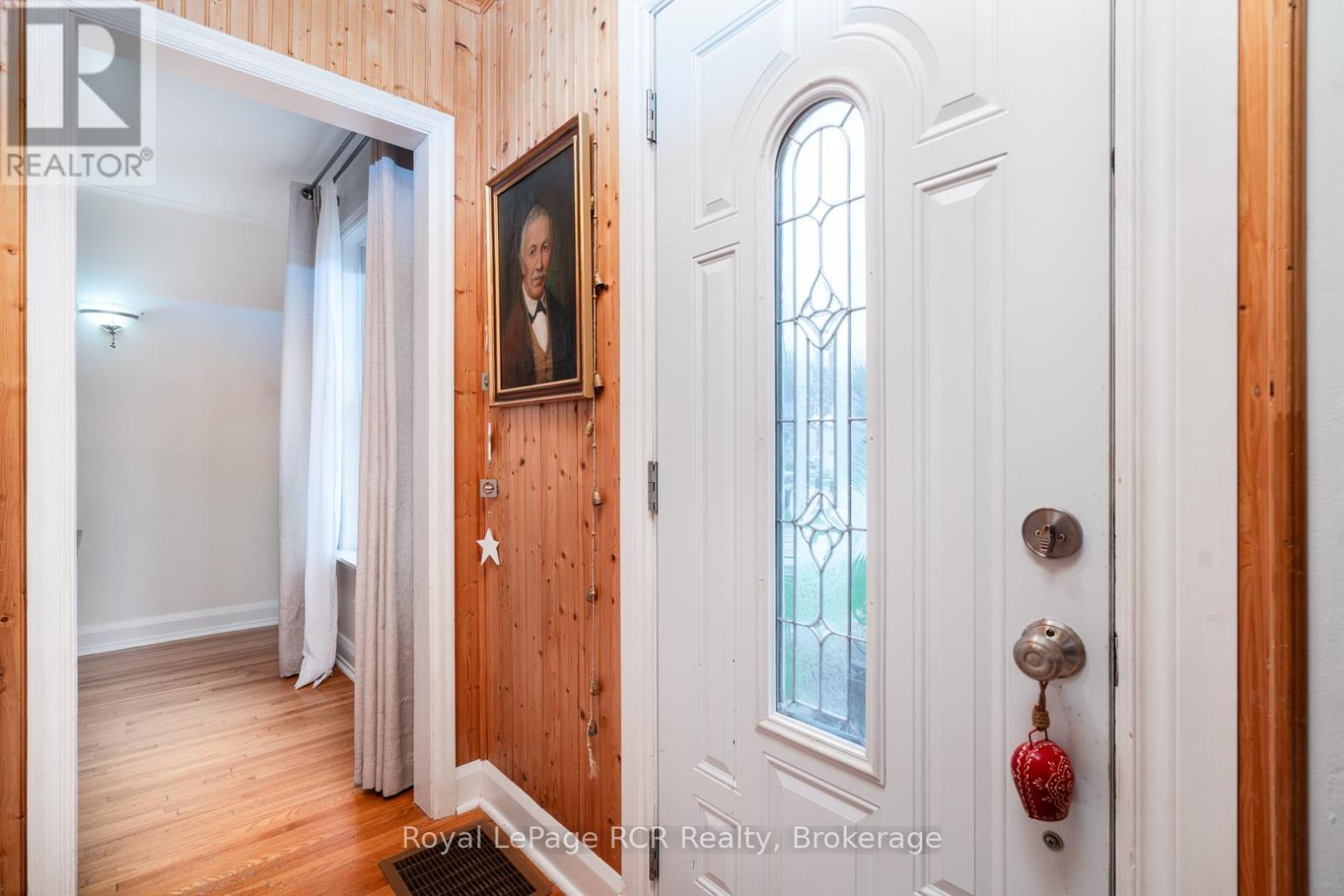 












82 7TH STREET

,
Hanover,




Ontario
N4N1G4

